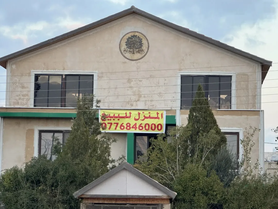 مزرعة وفيلات مميزة للبيع في عمان – طريق المطار القسطل مثالية للسكن العائلي والاستثمار