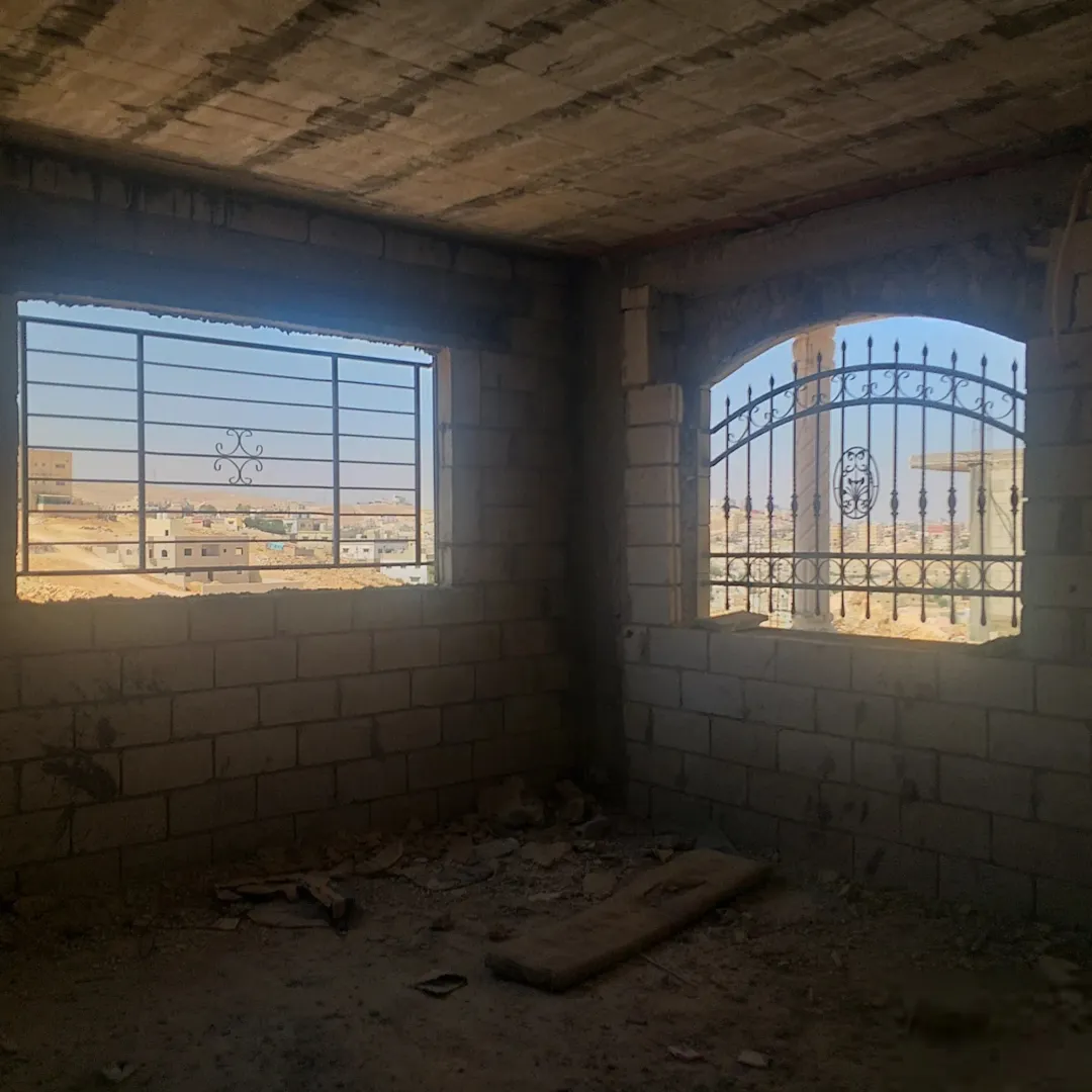 أرض مميزة مع منزل في جريبا