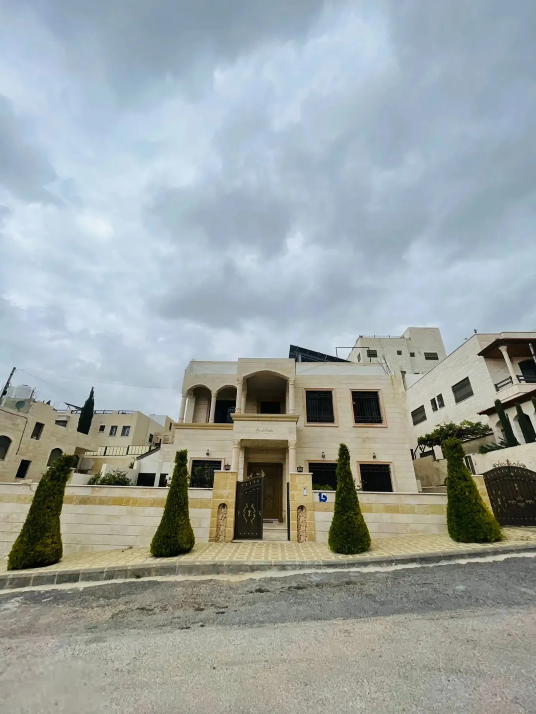 فيلا رائعة للبيع – فرصة مميزة للسكن أو الاستثمار