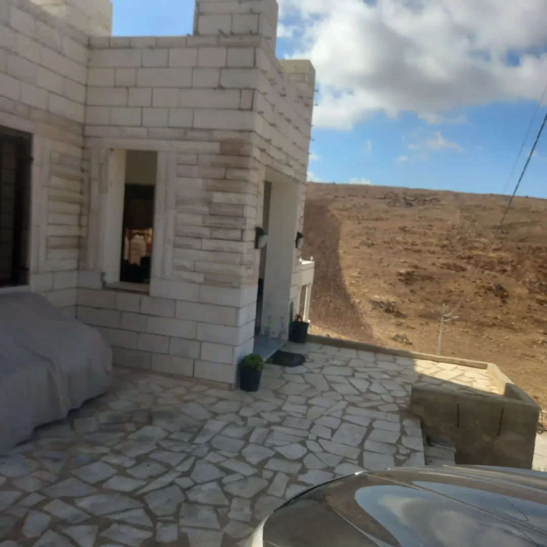 منزل طابقين للبيع السرو الشمالي أربعة واجهات حجر