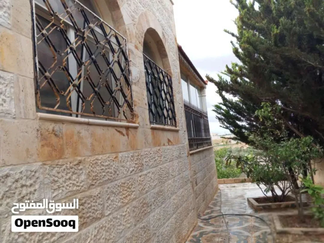منزل سوبر ديلوكس للبيع في المغير – إربد