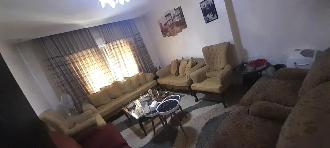 شقة سكنية أنيقة في الطابق الأول