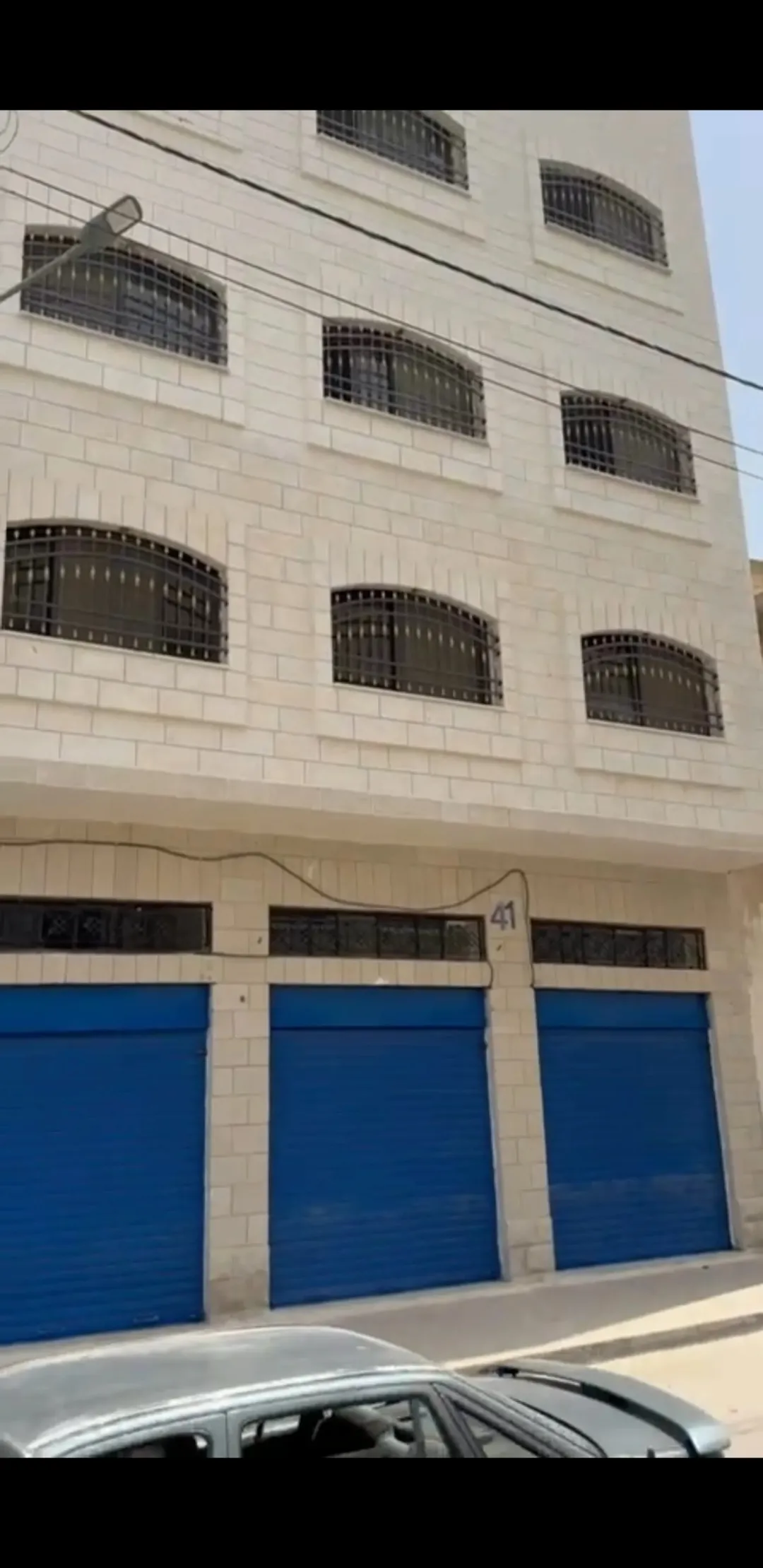 مجمع تجاري مميز للبيع في قلب مدينة مادبا
