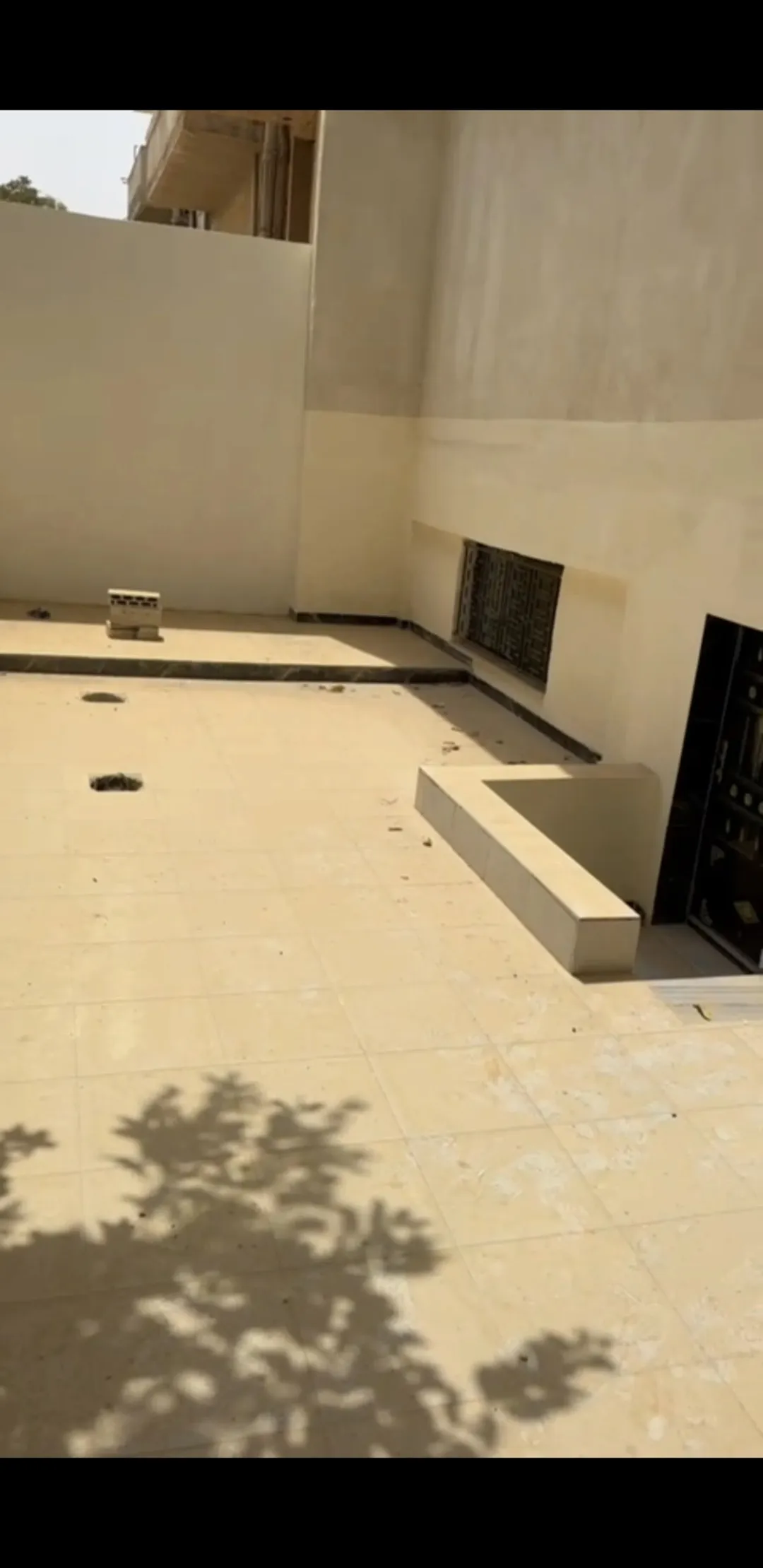 مجمع تجاري مميز للبيع في قلب مدينة مادبا