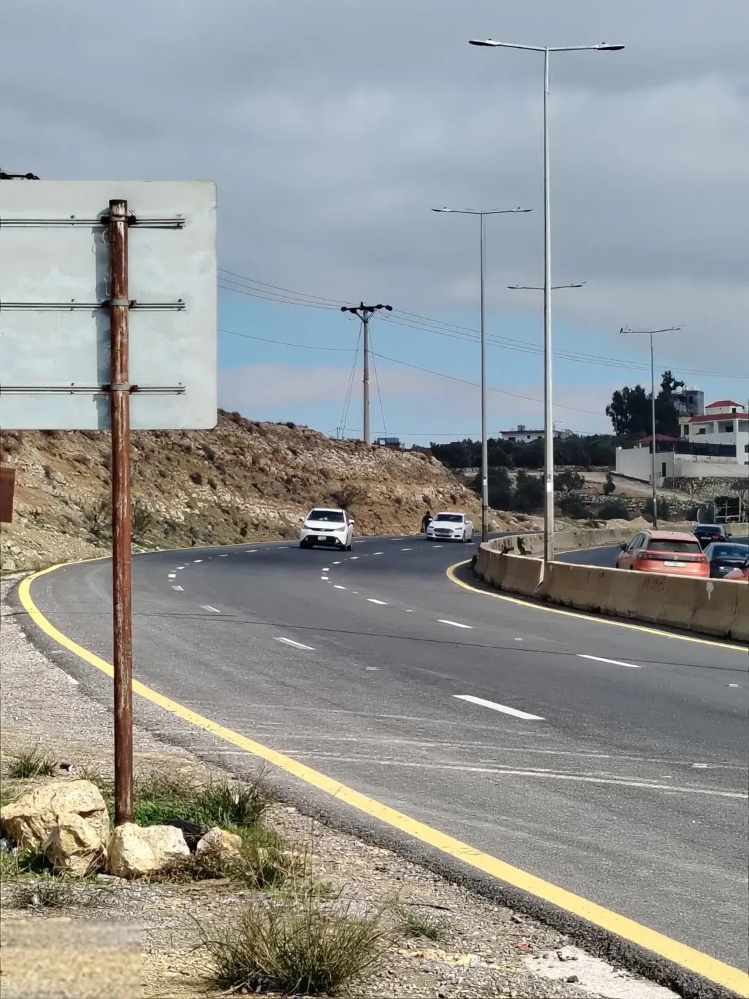 قطع تجارية 1500 متر مربع مصنفة تجارياً جاهزة للمشروع بالقرب من جامعة جرش