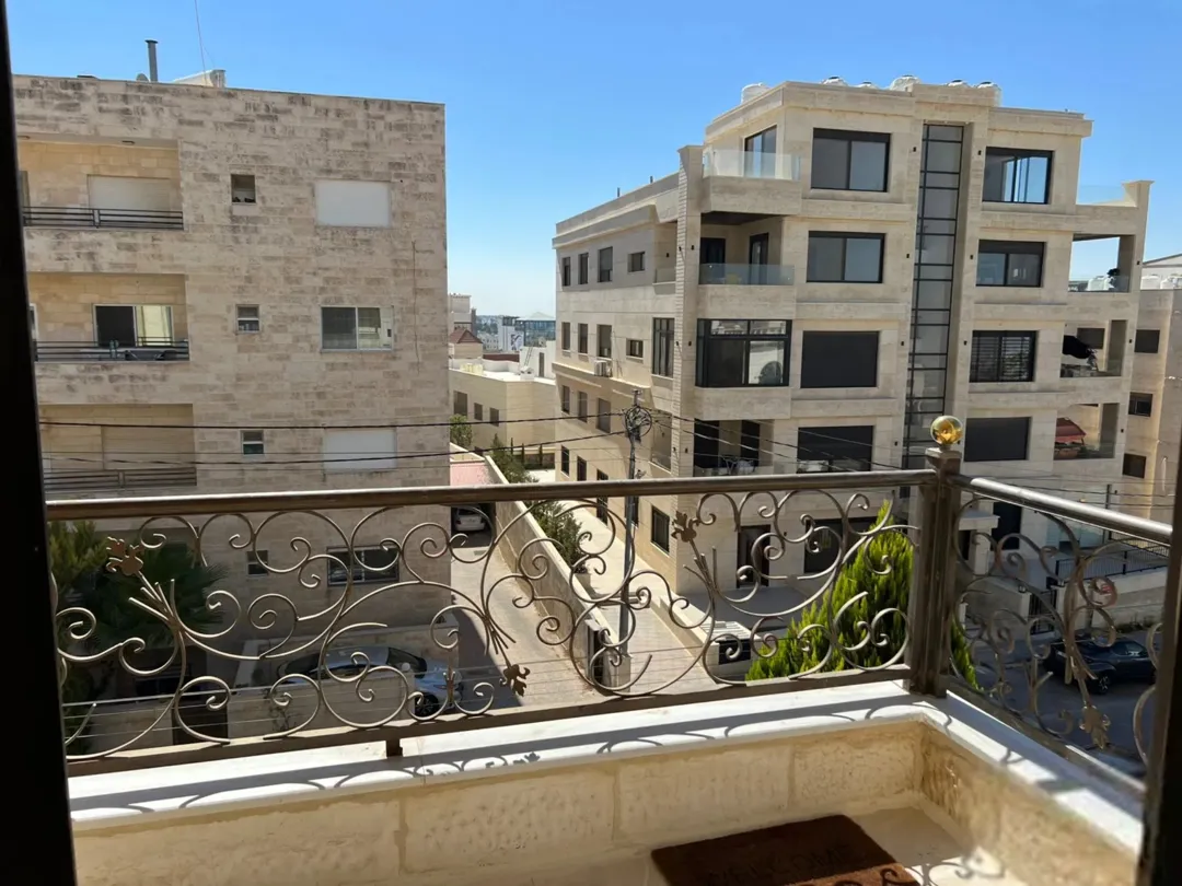 شقة فاخرة للبيع في ناعور طريق البحر الميت