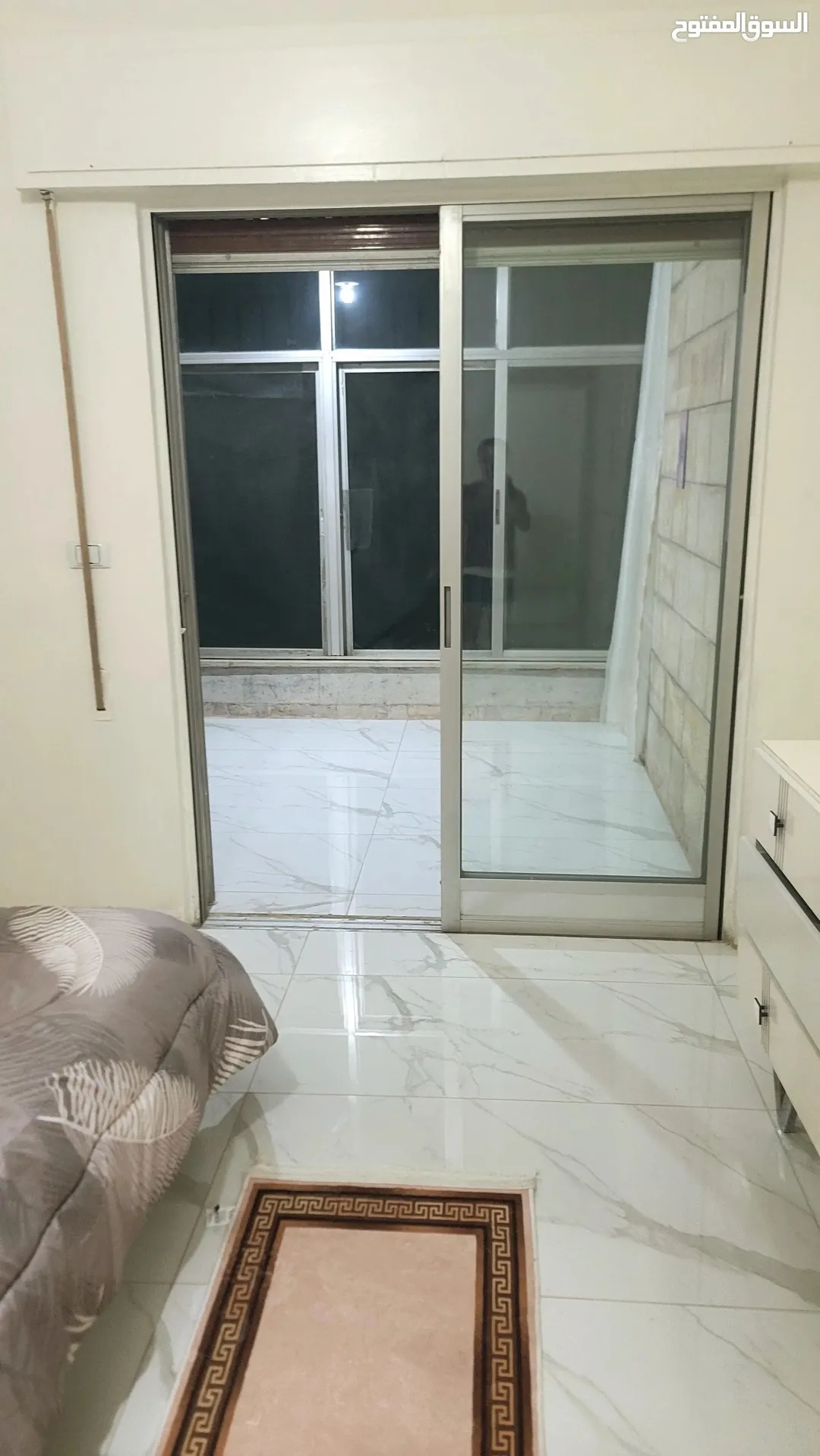 شقة فاخرة مفروشة بالكامل بمساحة 260 متر مربع في الشميساني