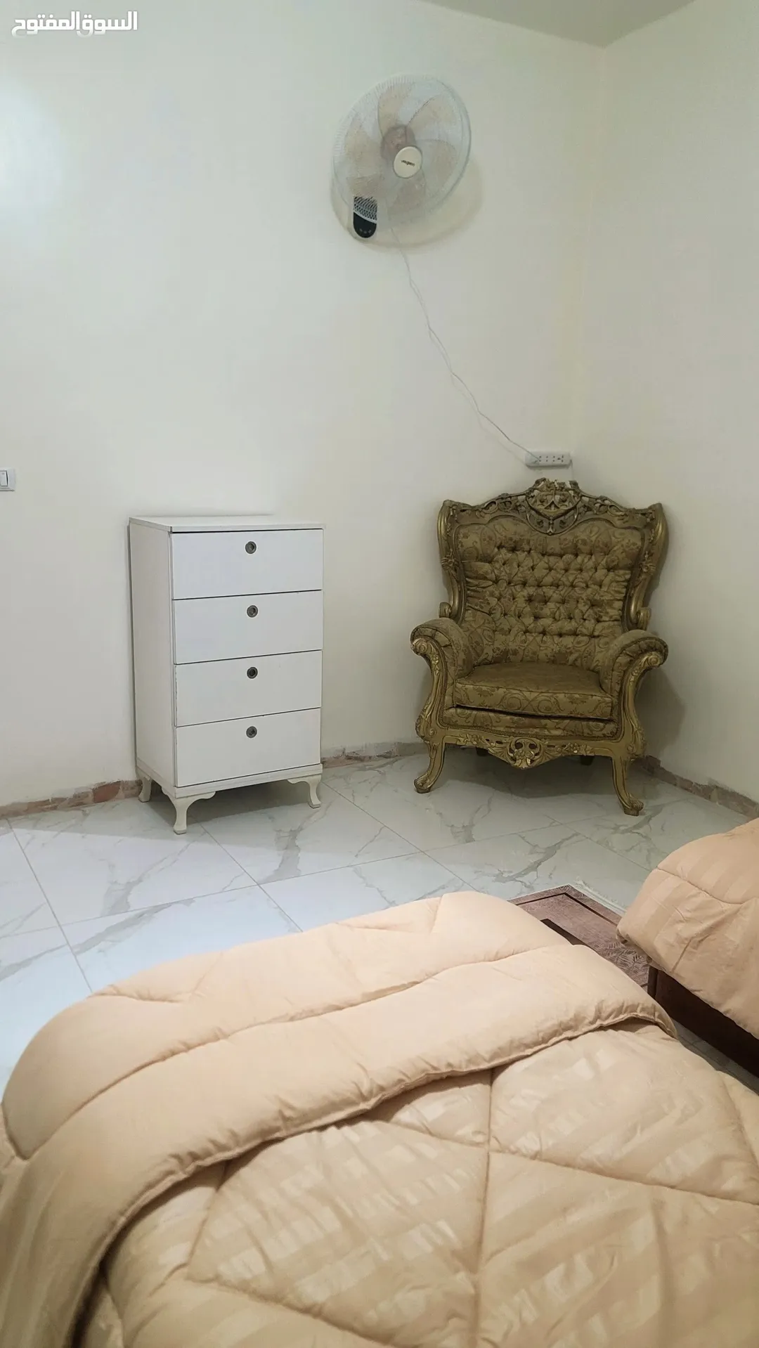 شقة فاخرة مفروشة بالكامل بمساحة 260 متر مربع في الشميساني