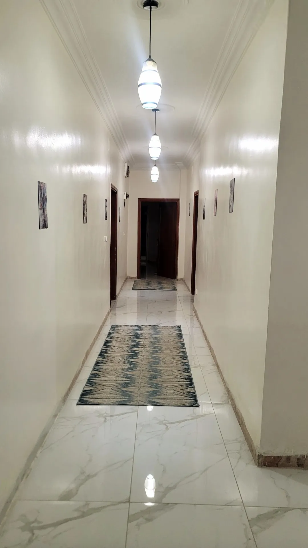 شقة فاخرة مفروشة بالكامل بمساحة 260 متر مربع في الشميساني
