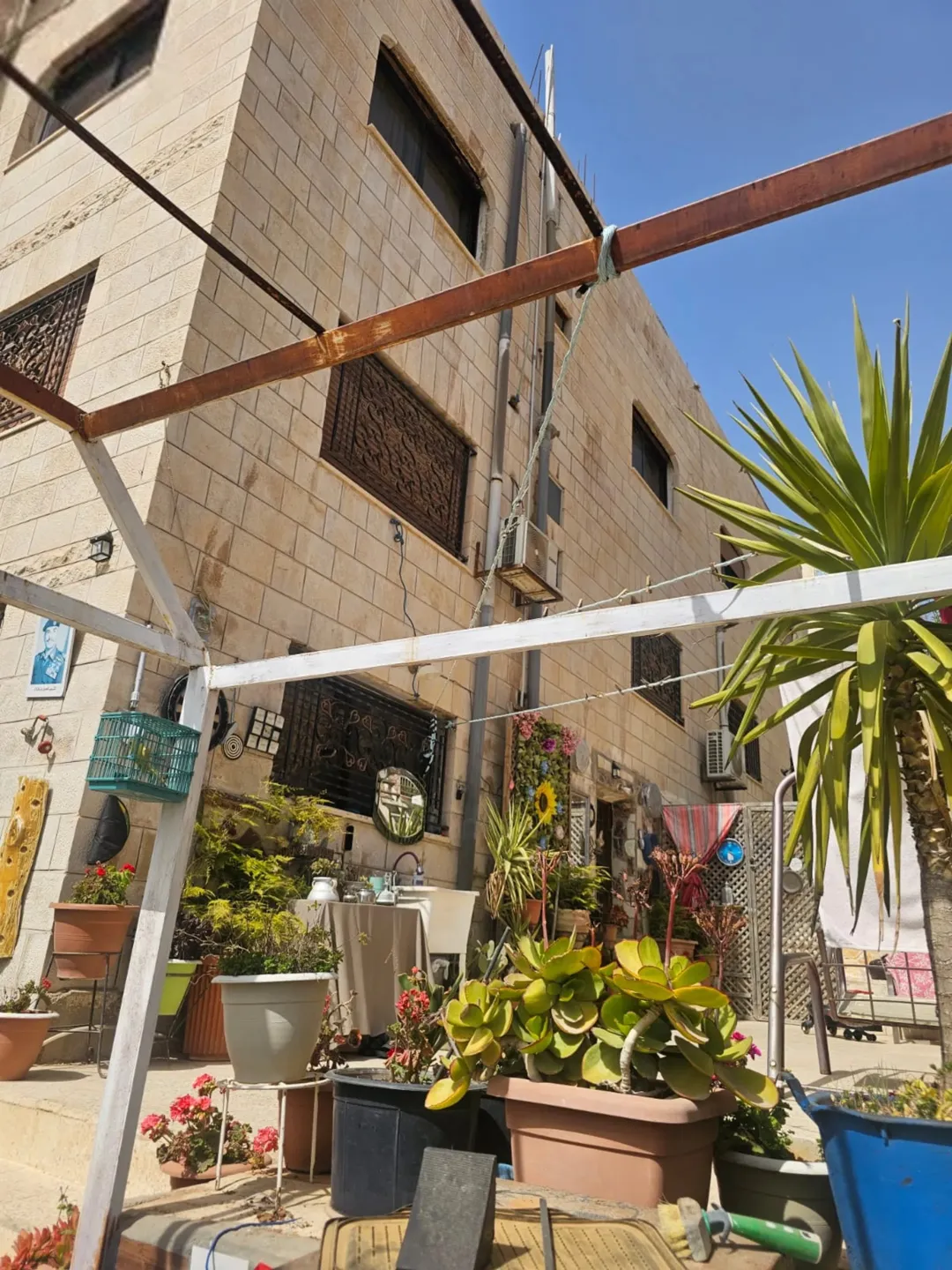 فرصة استثمارية في طبربور منطقة الخزنة قطعة أرض مميزة بسعر اللقطة (بناء قديم مجاني) للراغبين