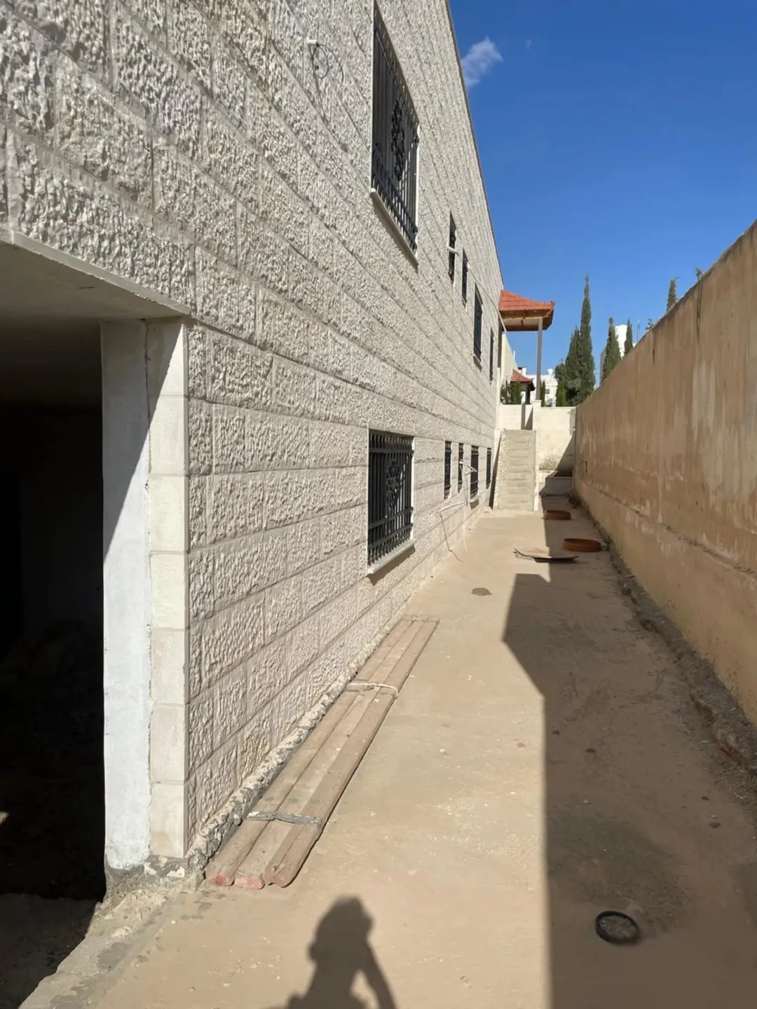 فيلا للبيع في مادبا – حي المهندسين قيد الإنشاء