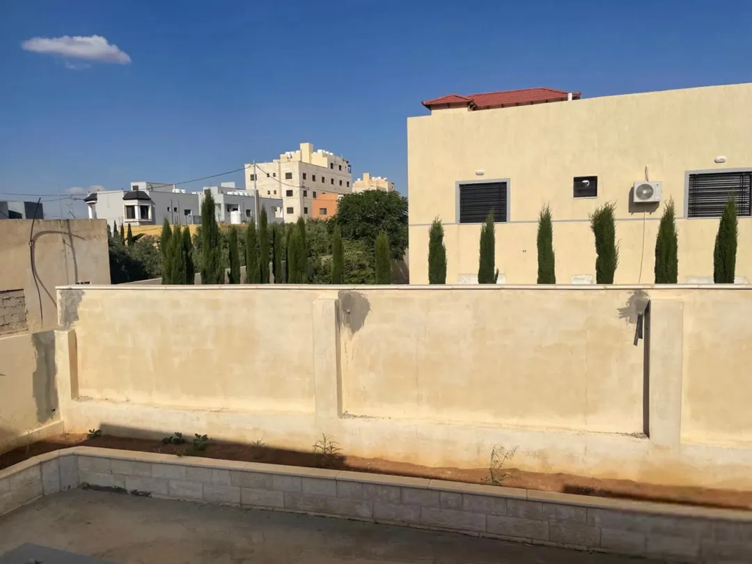 فيلا للبيع في مادبا – حي المهندسين قيد الإنشاء