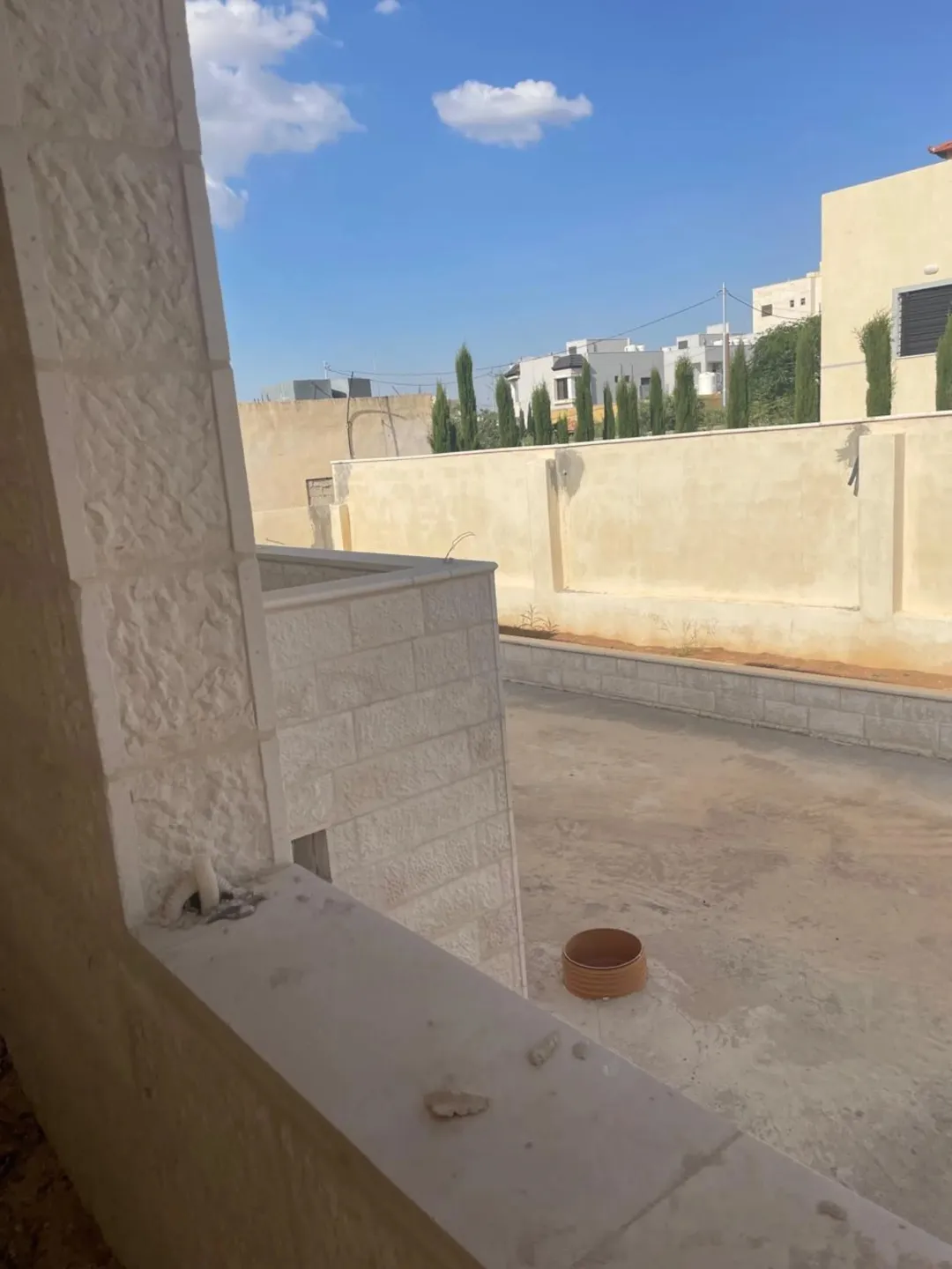 فيلا للبيع في مادبا – حي المهندسين قيد الإنشاء
