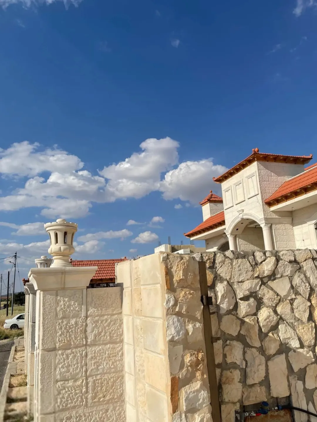 فيلا للبيع في مادبا – حي المهندسين قيد الإنشاء