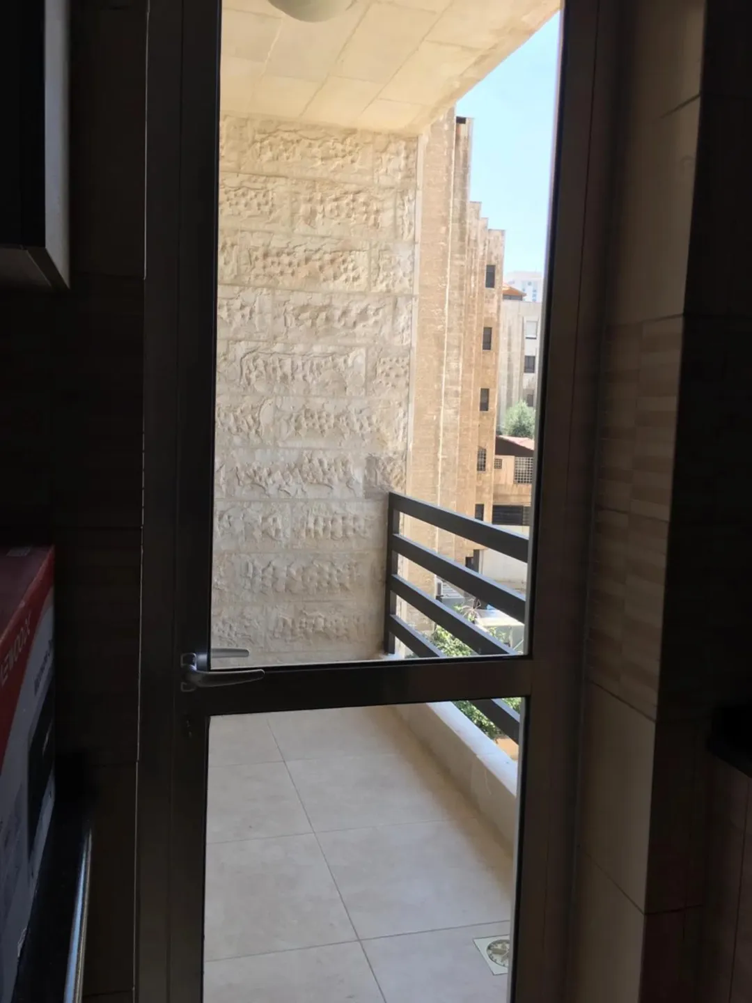 شقة مفروشة للإيجار السنوي بالقرب من الدوار الخامس وفندق الريتز كارلتون