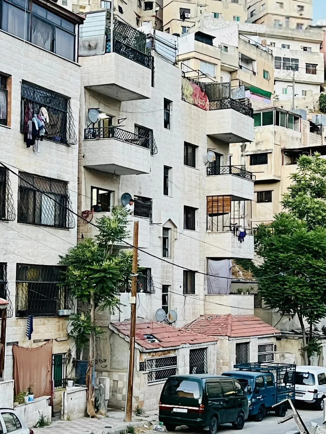 عمارة سكنية مميزة للبيع في وادي الحدادة