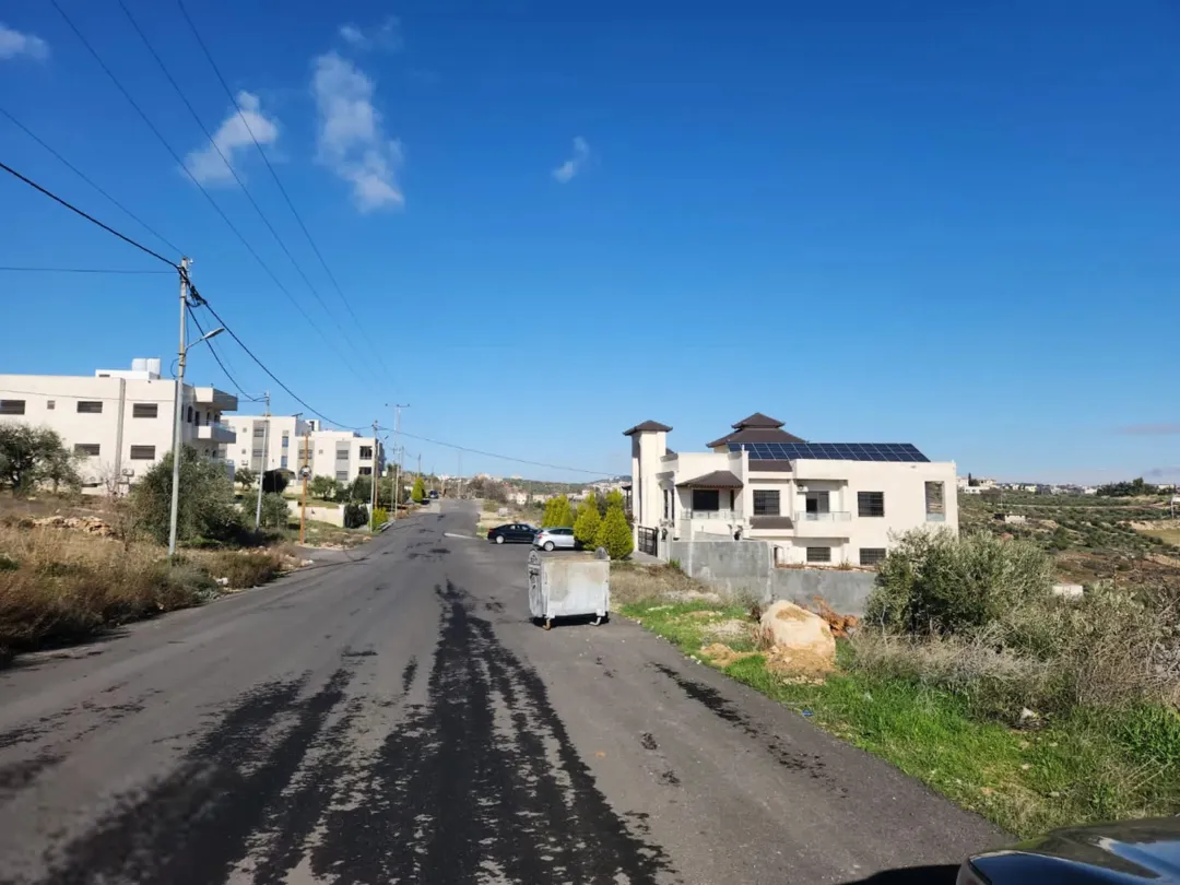 قطعة أرض مميزة في أبو نعير إطلالة بانورامية