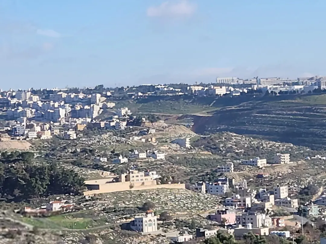 قطعة أرض مميزة في أبو نعير إطلالة بانورامية