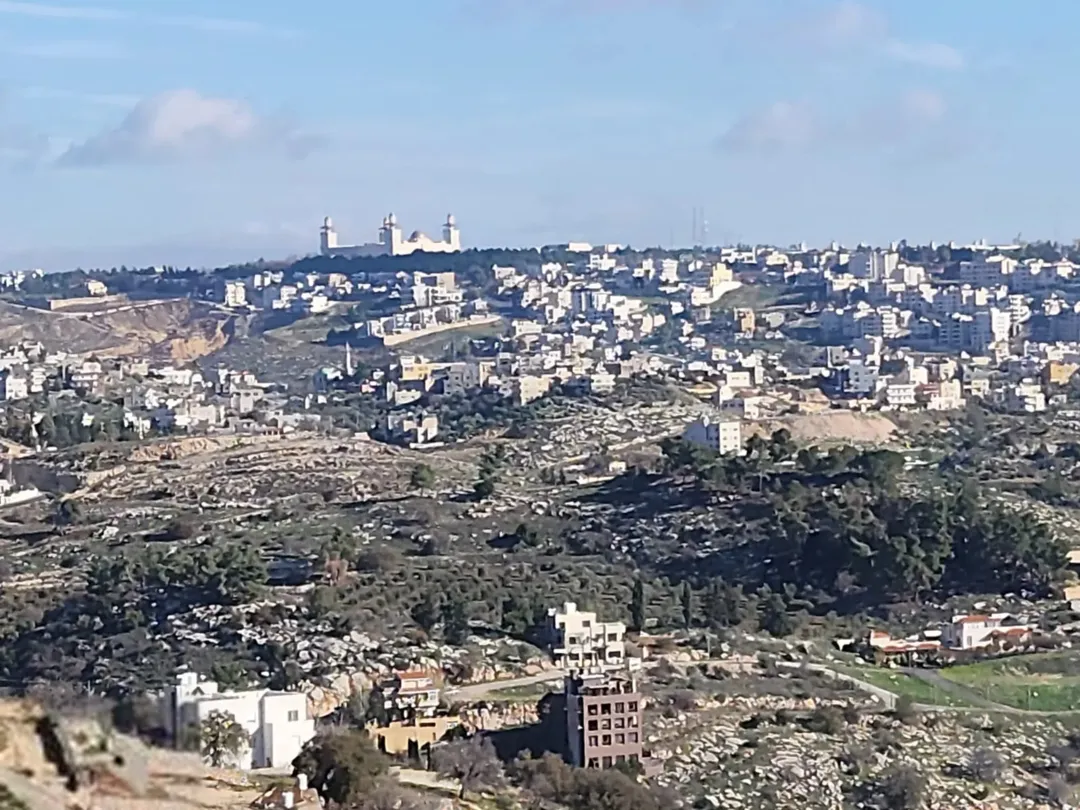 قطعة أرض مميزة في أبو نعير إطلالة بانورامية