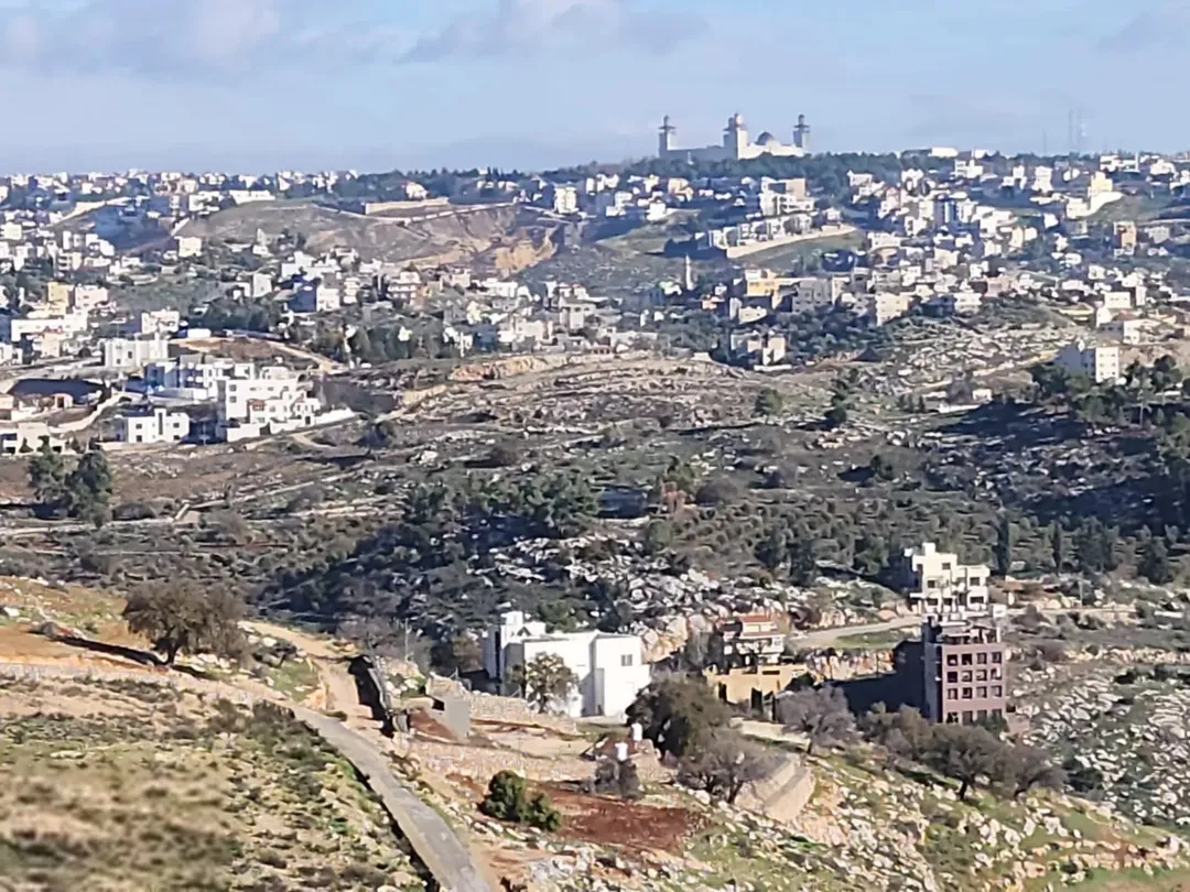 قطعة أرض مميزة في أبو نعير إطلالة بانورامية