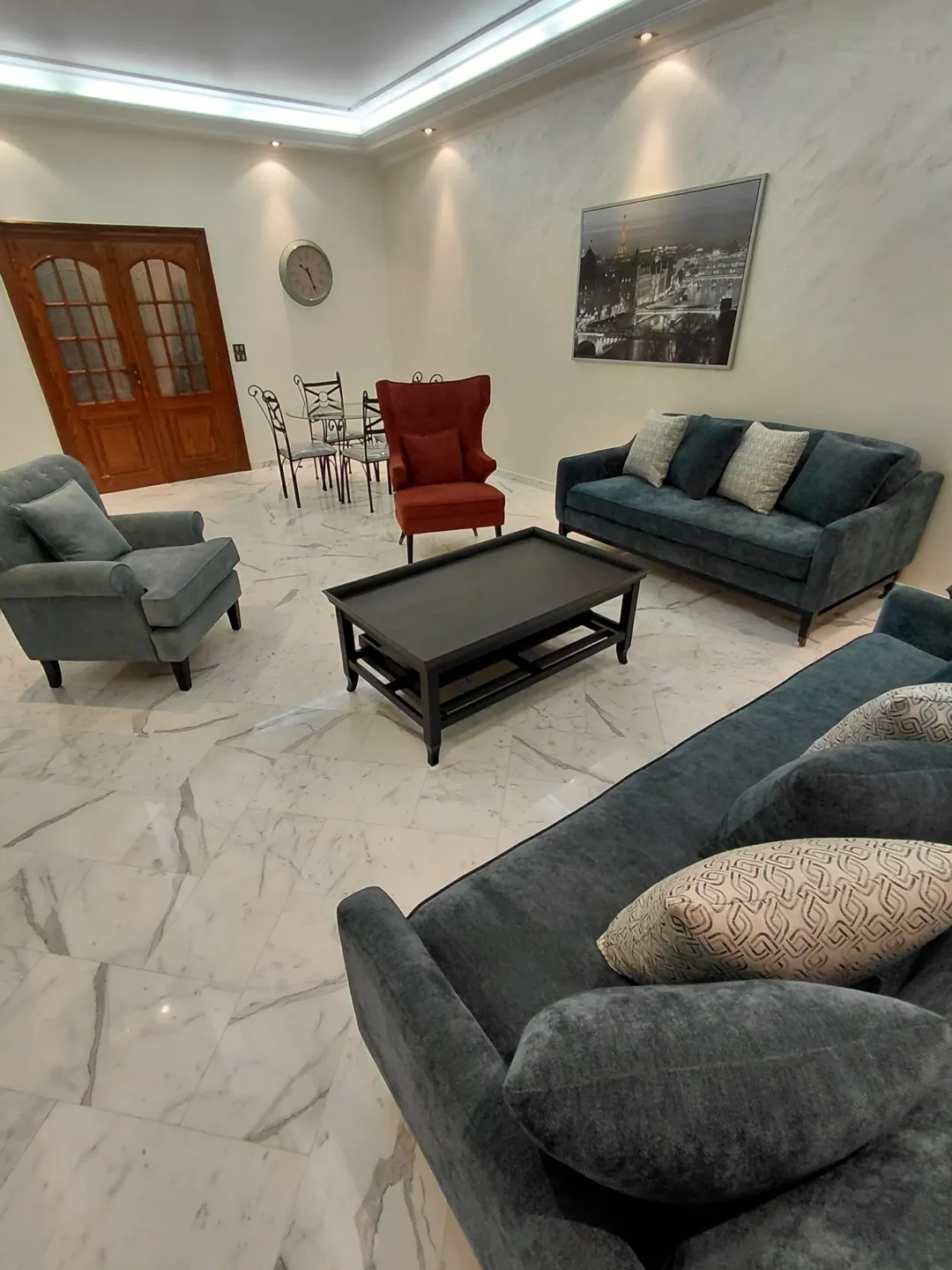 شقة فخمة مفروشة للايجار A luxurious, super deluxe furnished apartment for rent