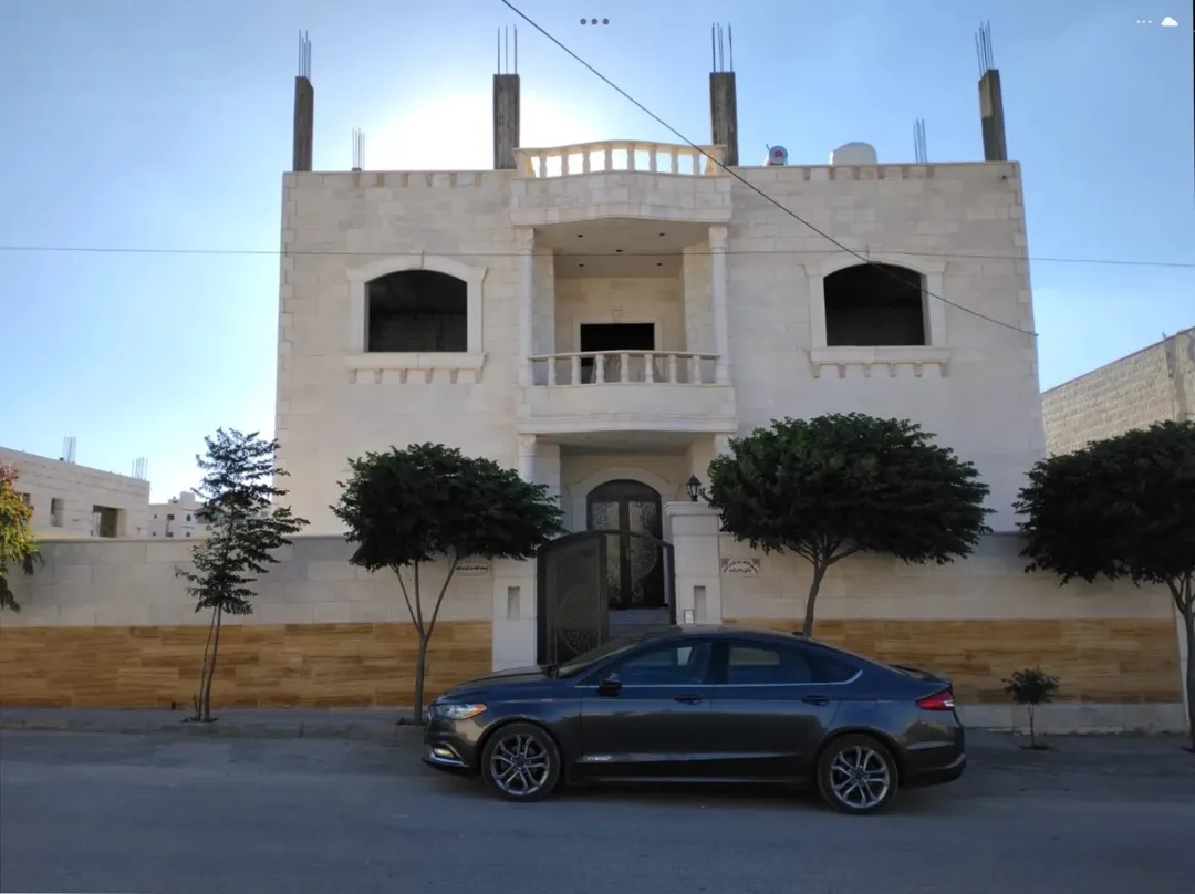 منزل مستقل شبه فيلا للبيع في العبدلية – عمان