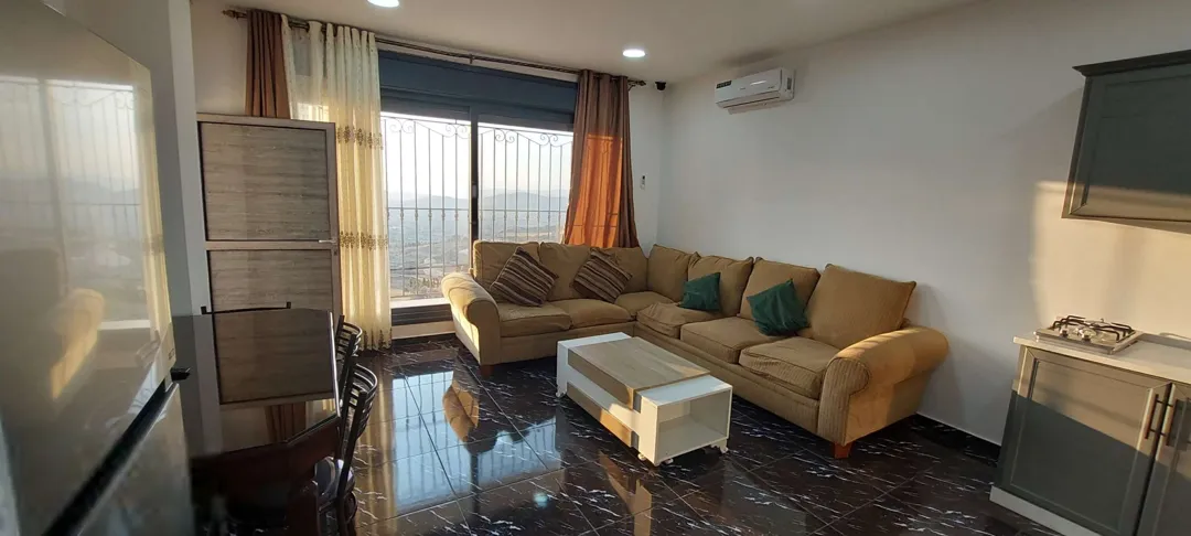 شقة مفروشة فاخرة للإيجار في الجبيهة – إطلالة بانورامية – عمان الاردن | ID 709252
