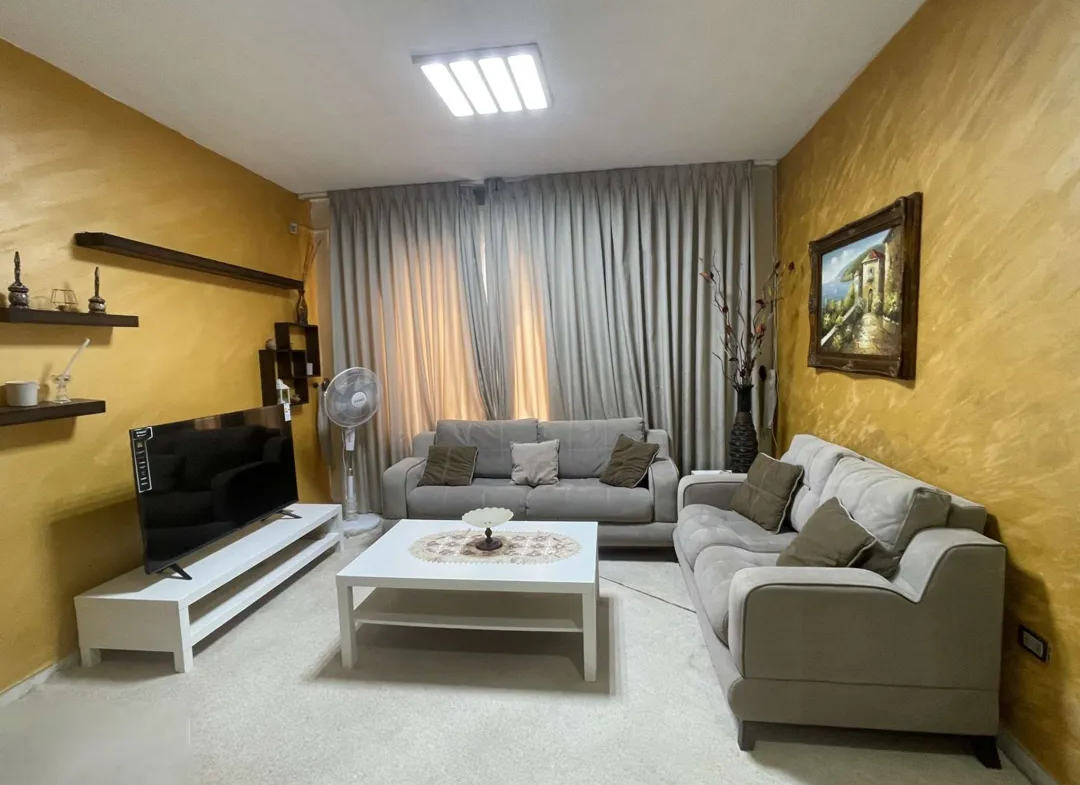 شقة فخمة مفروشة شبه فيلا مع حديقة للايجار في الشميساني – عمان الاردن | ID 697743