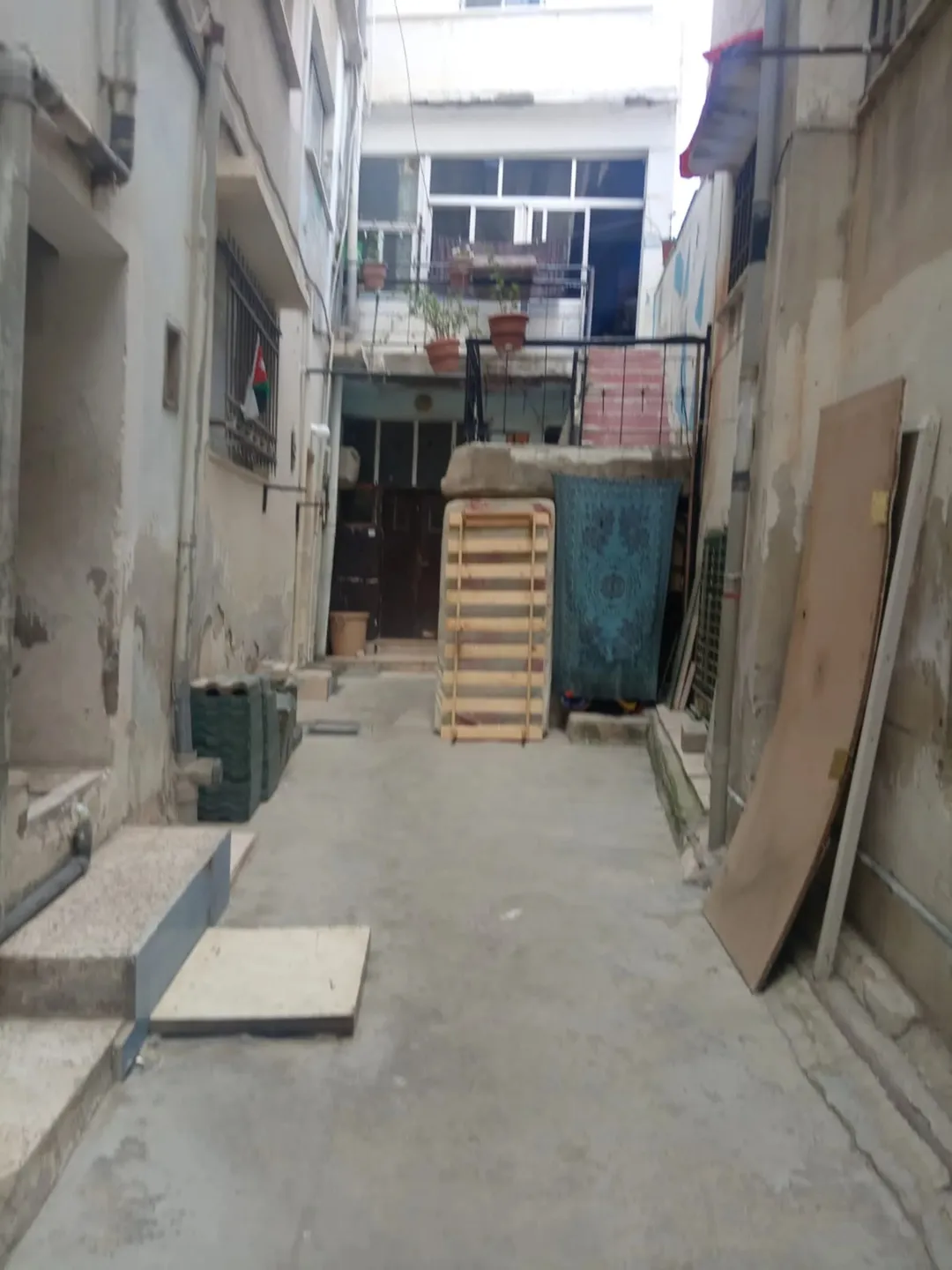عمارة سكنية مميزة للبيع في موقع استراتيجي بجبل الحسين