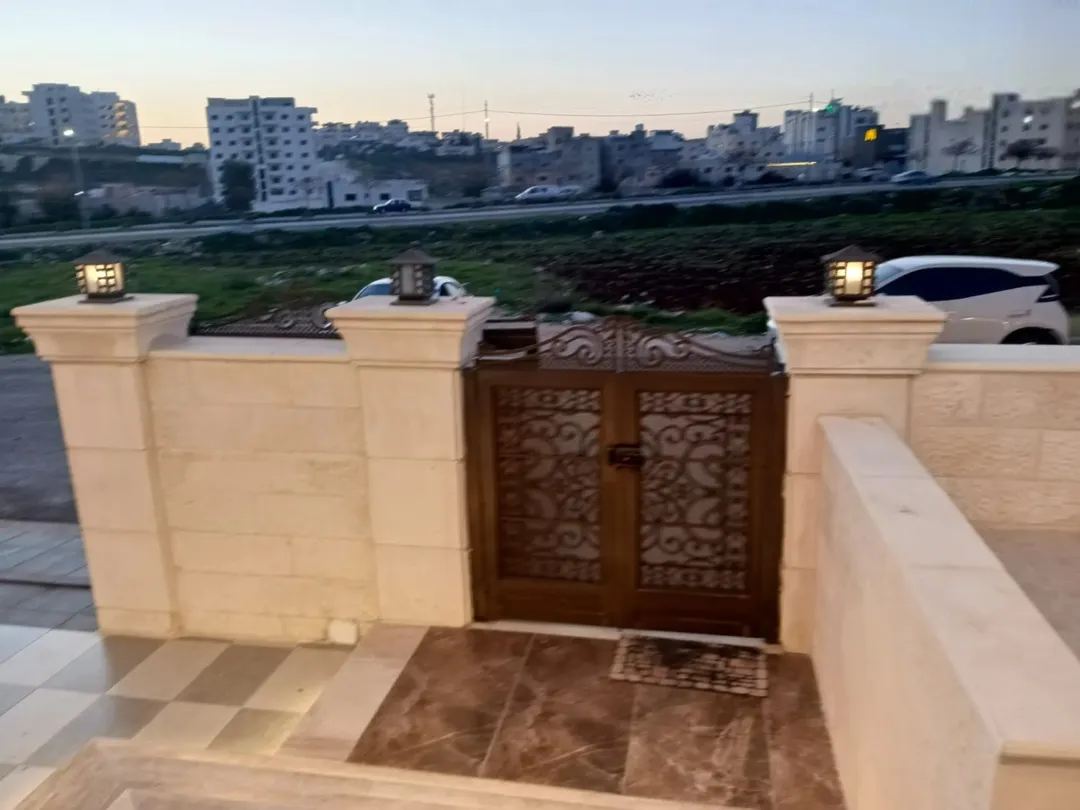 فيلا فاخرة للبيع في البنيات – عمان