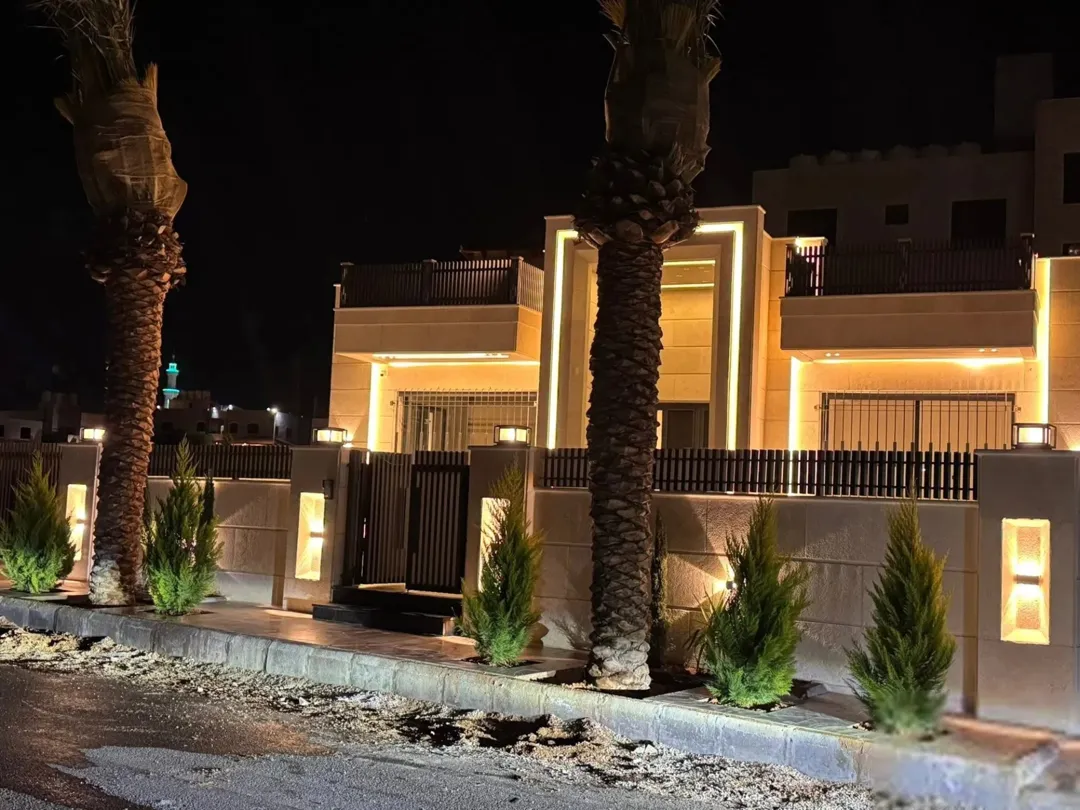 فيلا مودرن فاخرة للبيع في منطقة الفلل بالبيضاء – شرق عمان