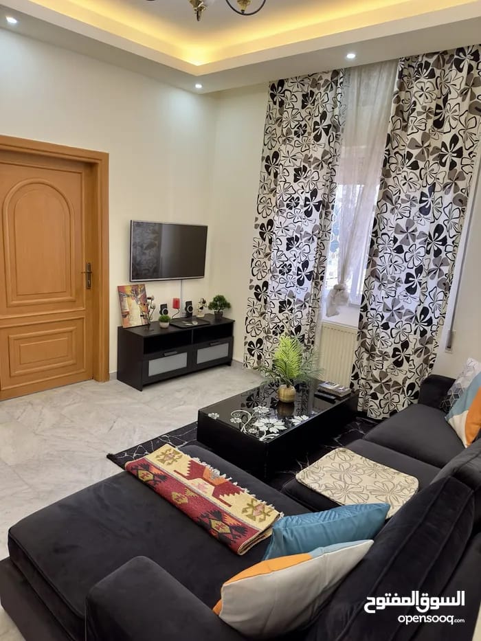 شقة مفروشة فاخرة للإيجار في دير غبار، عمان | ID 744426