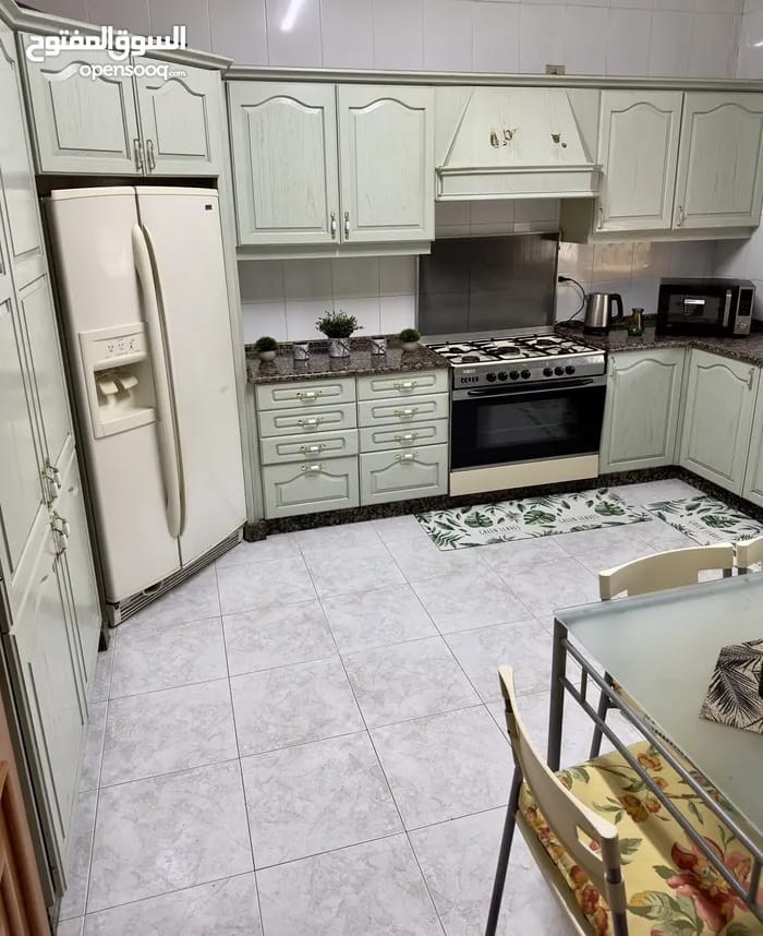 شقة مفروشة فاخرة للإيجار في دير غبار، عمان | ID 744426