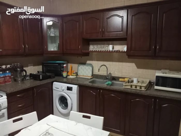 شقة مفروشة فاخرة للإيجار في أم أذينة، عمان