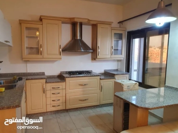 شقة للإيجار في خلدا – طابق أخير مع روف مميز