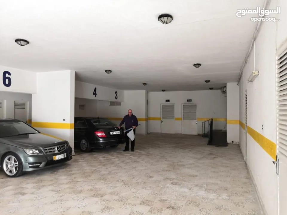 شقة مفروشة فاخرة للإيجار في دير غبار، عمان | ID 743550