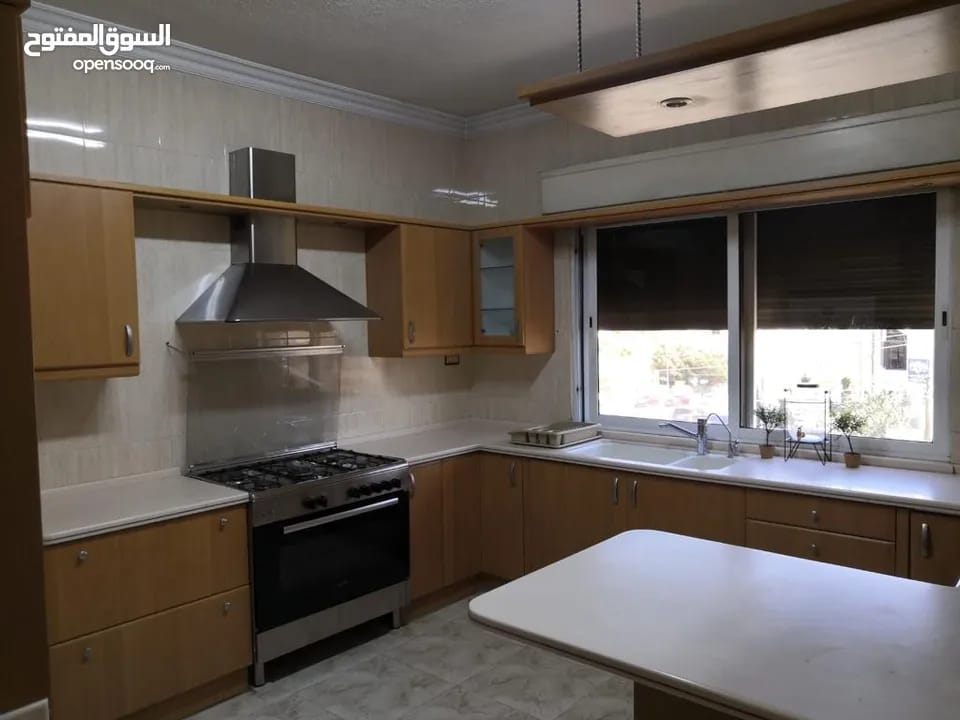 شقة مفروشة فاخرة للإيجار في دير غبار، عمان | ID 743550