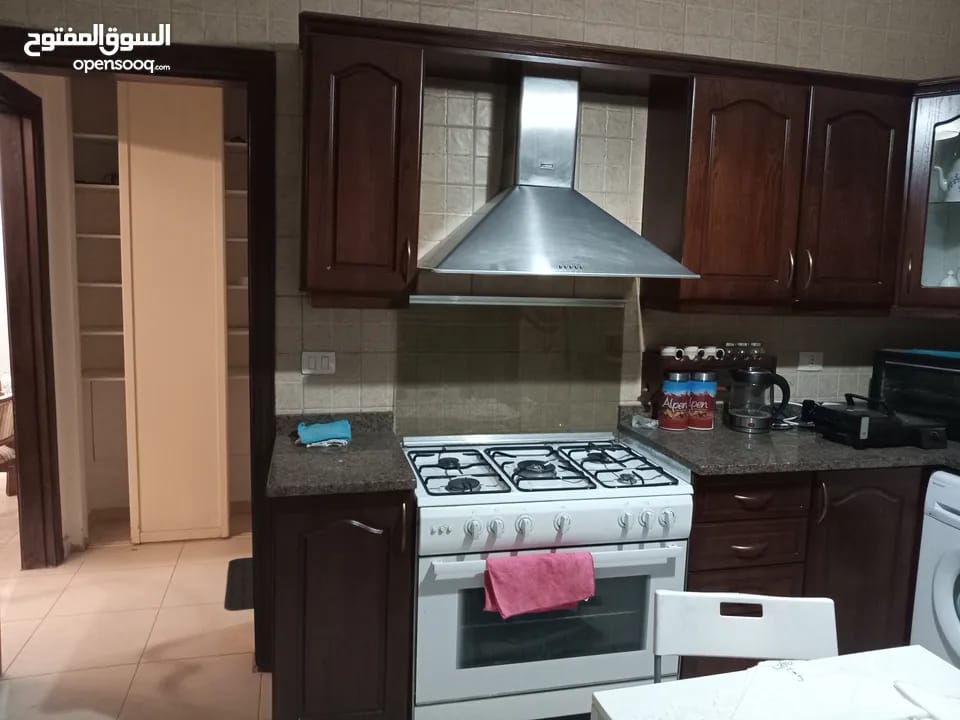 شقة مفروشة للإيجار في أم أذينة، عمان | ID 742351
