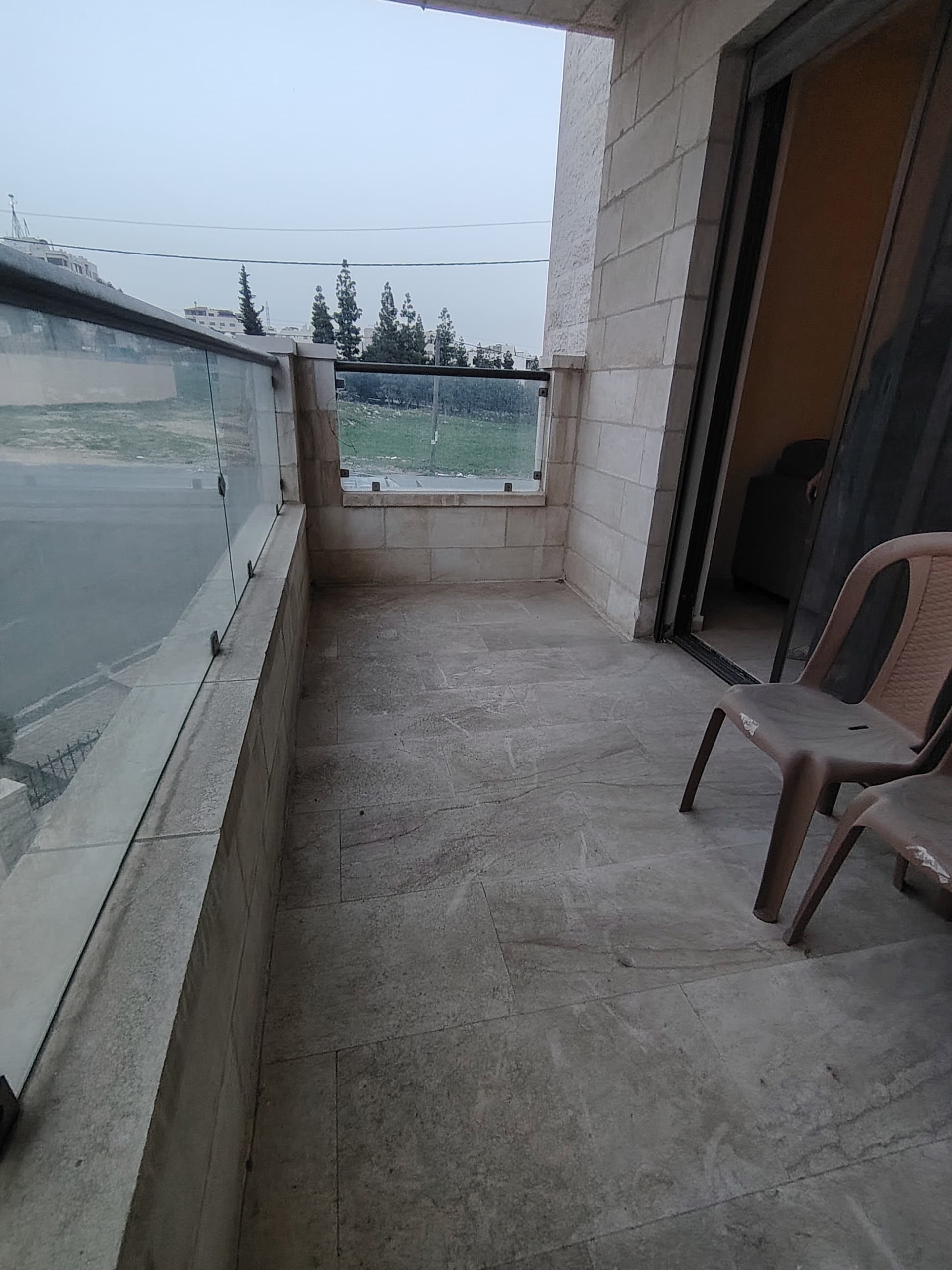 شقة واسعة للإيجار في دير غبار
