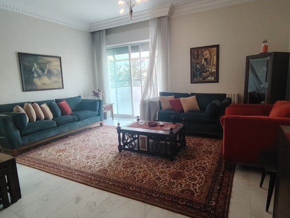 روف فاخر للإيجار في عبدون بمساحة 300 متر