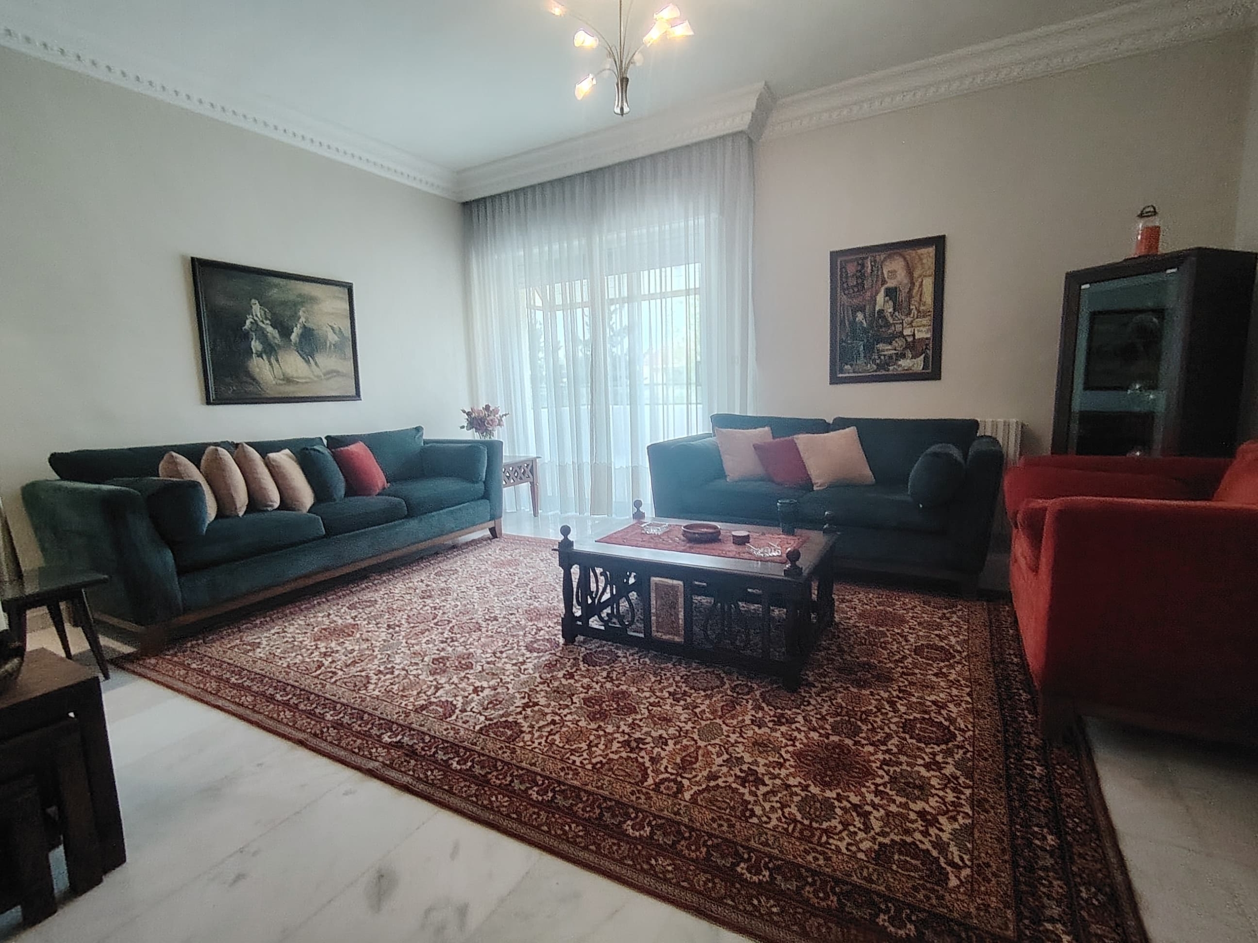 روف فاخر للإيجار في عبدون بمساحة 300 متر
