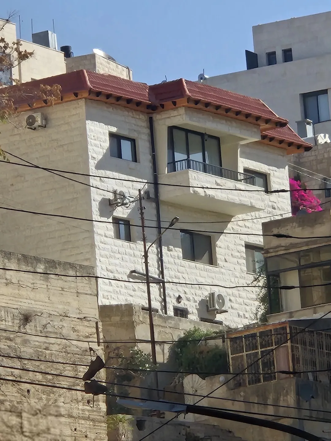 منزل للبيع في جبل اللويبدة – عمان – مجدد ومفروش بالكامل