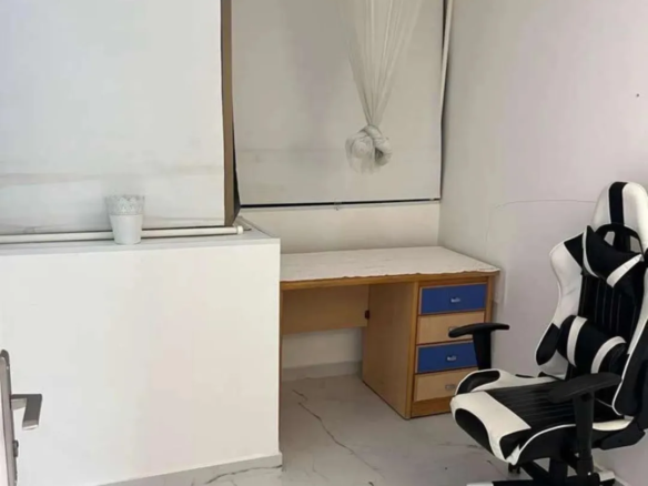 استديو فاخر للايجار في موقع متميز