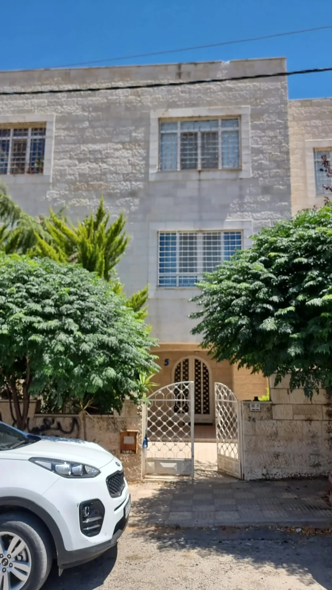 عمارة سكنية للبيع في أم السماق بالقرب من مدارس الدر المنثور