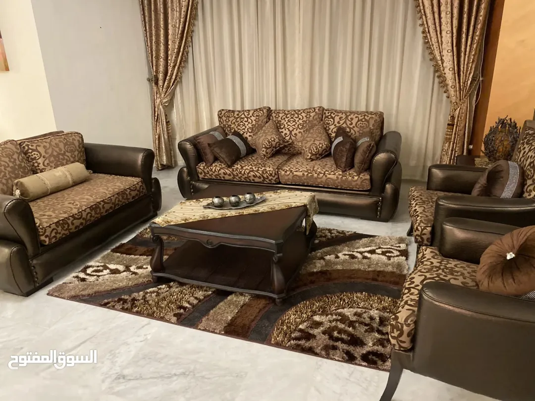 شقة أرضية فاخرة بنظام شبه فيلا للإيجار في الشميساني | ID 917452
