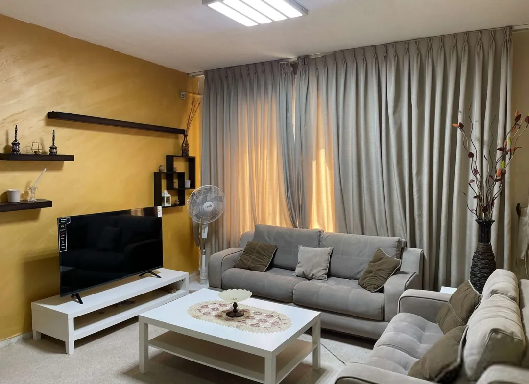 شقة فخمة مفروشة شبه فيلا مع حديقة للايجار في الشميساني – عمان الاردن | ID 697743
