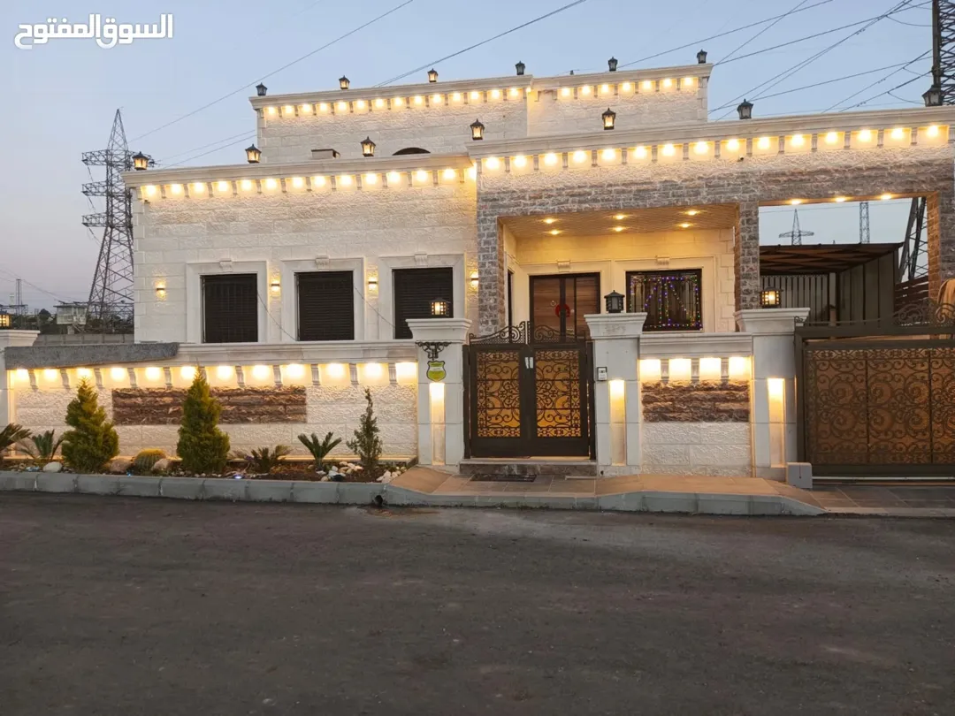فيلا فاخرة للبيع في البنيات – عمان