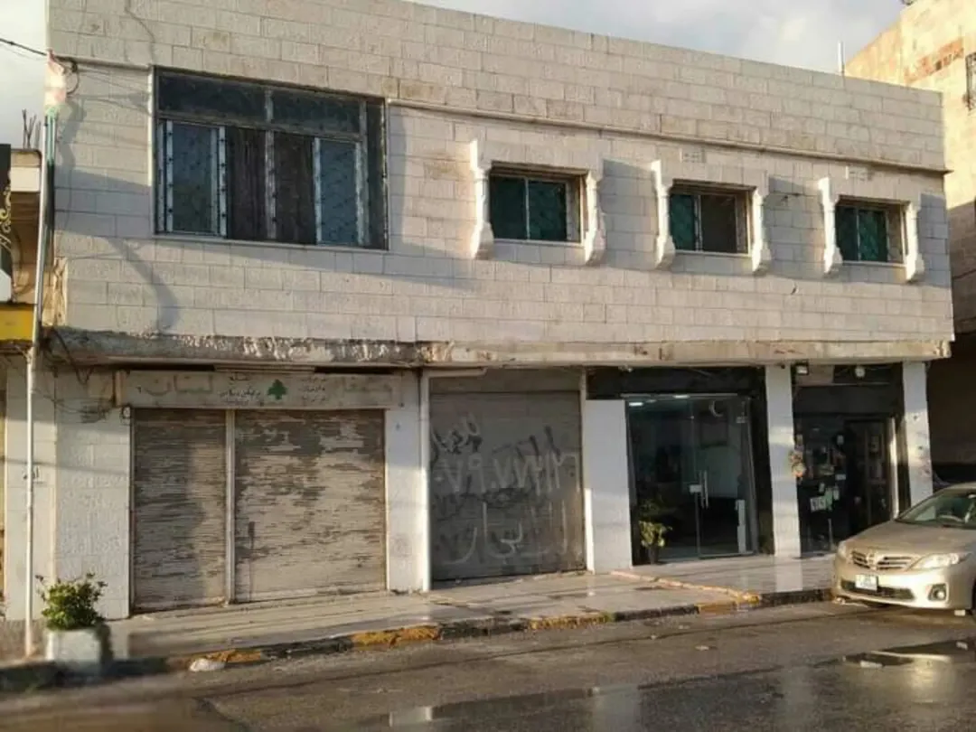مبنى استثماري بموقع استراتيجي للبيع