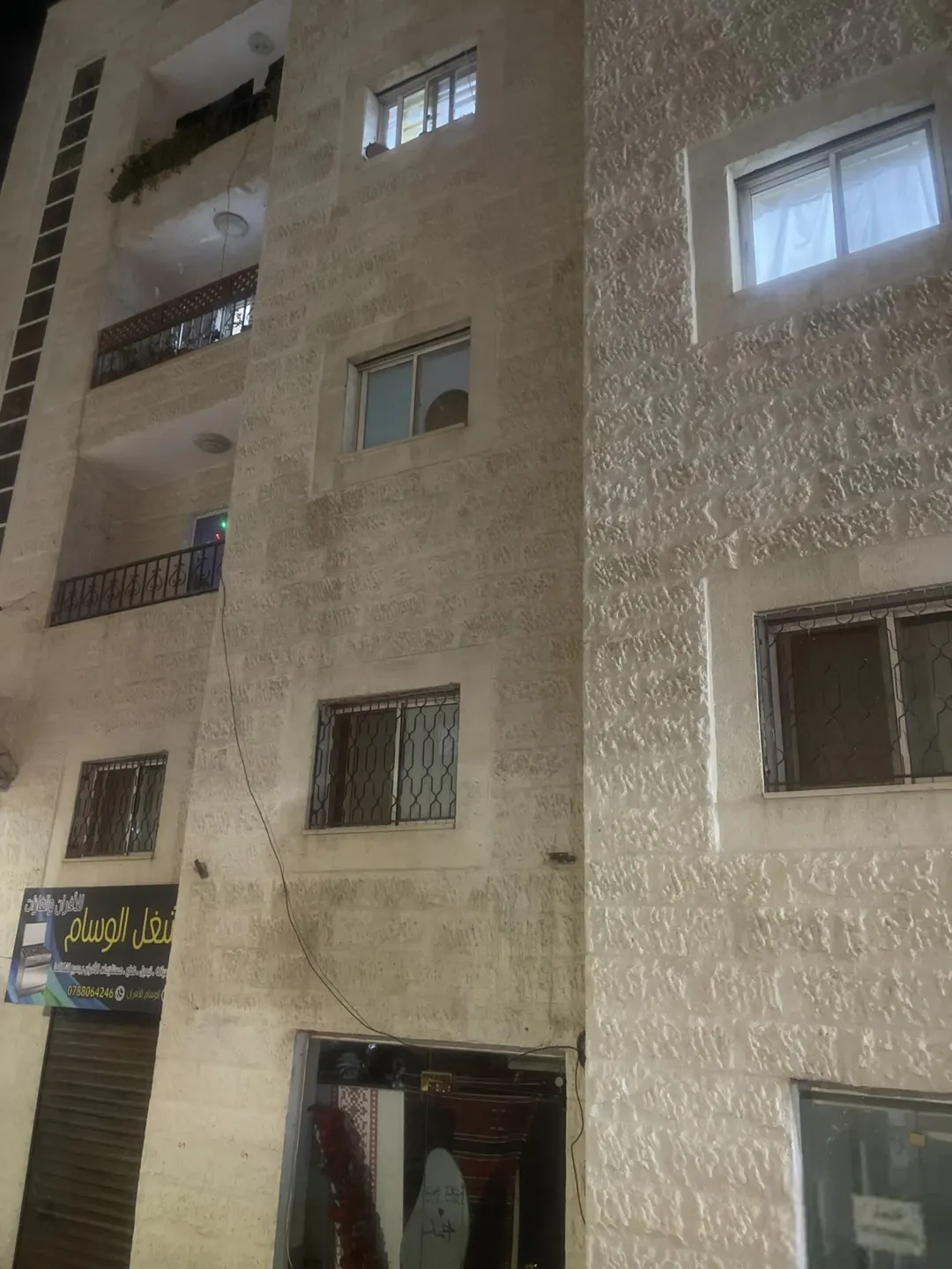 عمارة استثمارية للبيع في إربد – دوار القبة