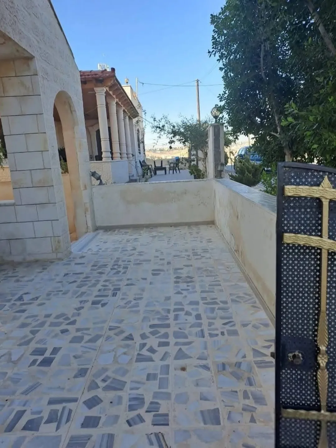 شقة طابق أرضي واسعة للبيع في الزرقاء – ضاحية الأميرة هيا